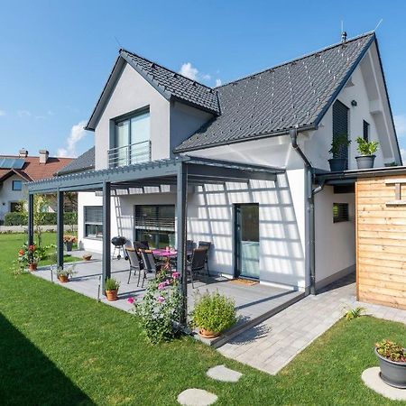 Spacious Family Home Near Bled - Modern & Cozy ราโดว์ลิตซา ภายนอก รูปภาพ