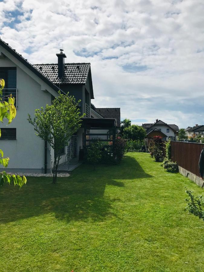 Spacious Family Home Near Bled - Modern & Cozy ราโดว์ลิตซา ภายนอก รูปภาพ