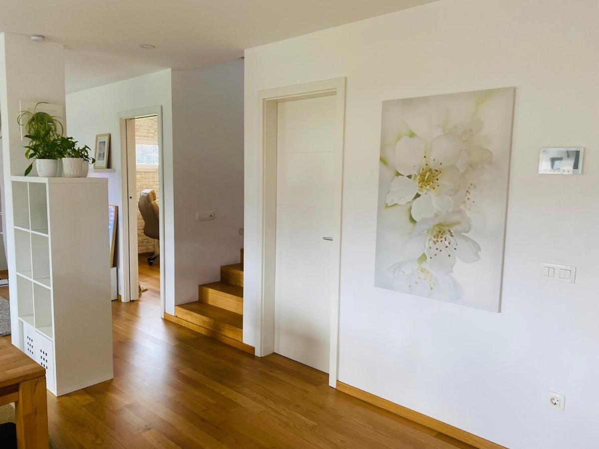 Spacious Family Home Near Bled - Modern & Cozy ราโดว์ลิตซา ภายนอก รูปภาพ
